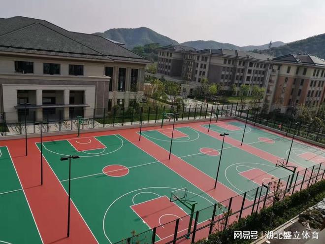 beat365丙烯酸球场和硅PU球场哪个更适合做篮球场地面材料？